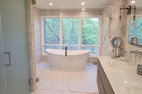 A photo of a custom glass shower door in Wixom, MI.