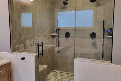 A photo of a custom shower door installed by Wolverine Glass in Novi.